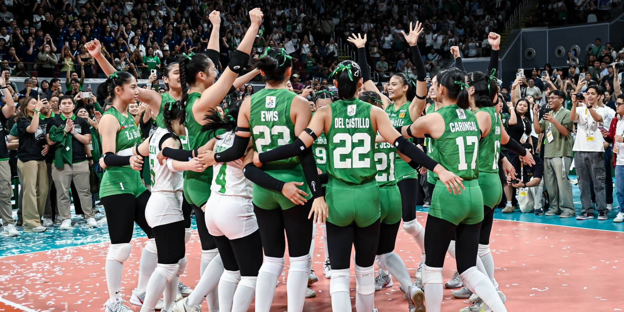 DLSU Lady Spikers huddled together after a hard-fought victory over NU. Photo/The UAAP